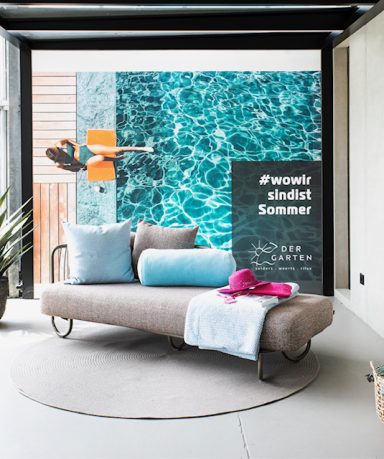 Leuchtstoffbanner, LED Banner mit Pool-Print in Gartencenter